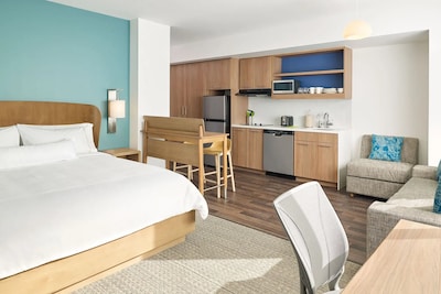 King Studio Full Kitchen at Element Tampa Midtown