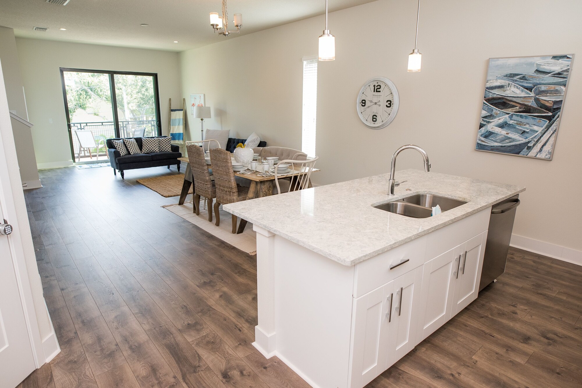 Modern 3 Bed Smarthome at Private Apartment Rental