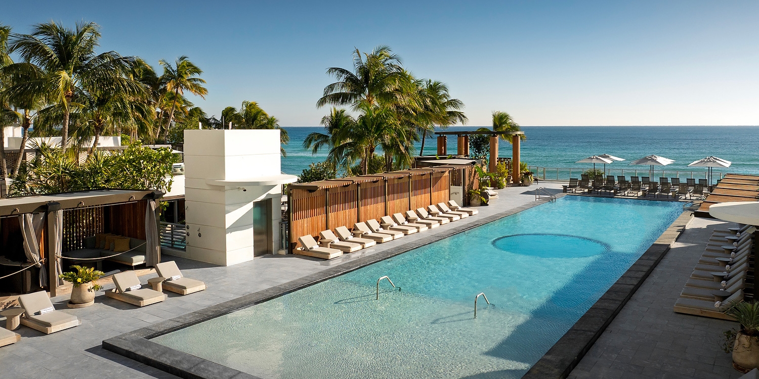 Intracoastal View Room / Standard Room at The Diplomat Beach Resort Hollywood