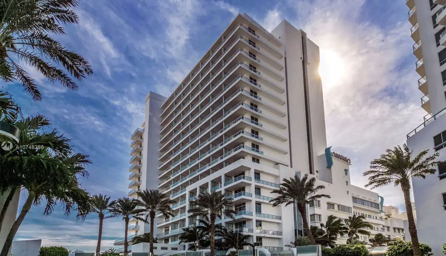 Sorrento Oceanfront One Bedroom Suite — photo 2