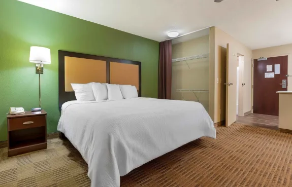 Superior Studio — 1 King Bed at Extended Stay America Suites Orlando - Lake Mary - 1036 Greenwood Blvd