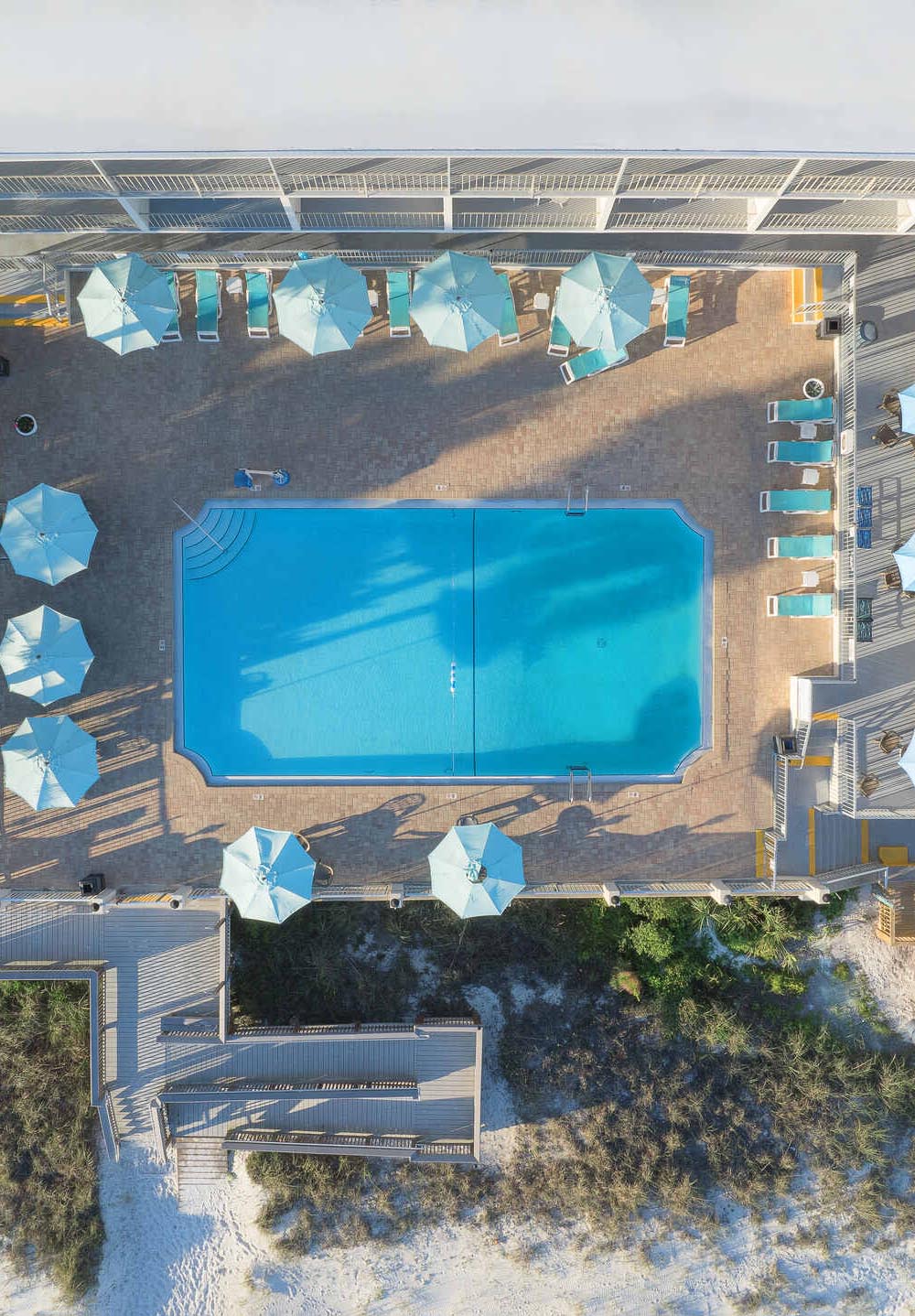 Two Rooms with Two Queen Beds and Kitchen at Beachside Resort