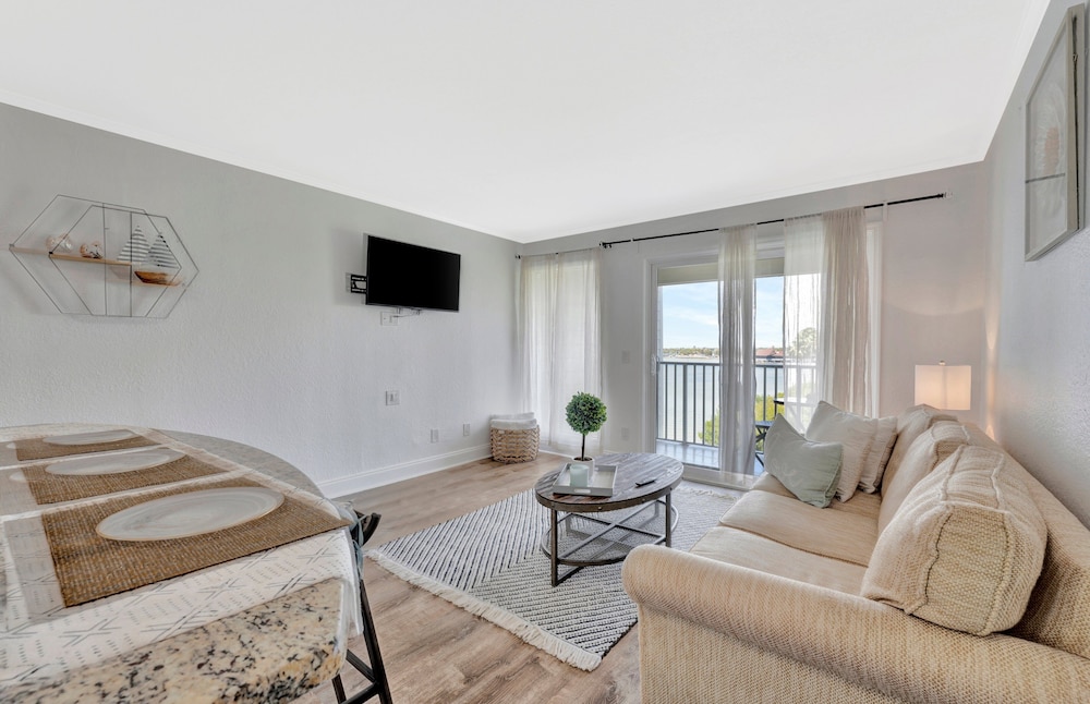 Luxury Room, 1 Bedroom, Balcony, Bay View — main photo
