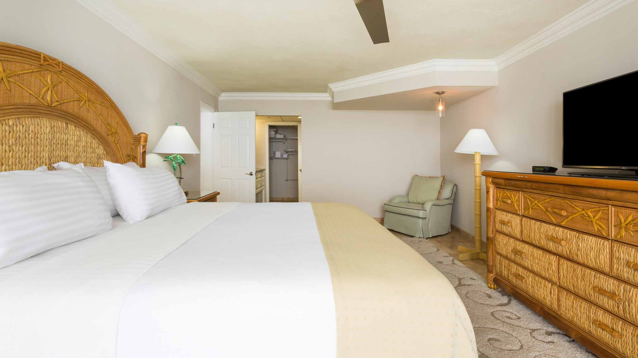 Luxury King Suite at Holiday Inn Resort Panama City Beach