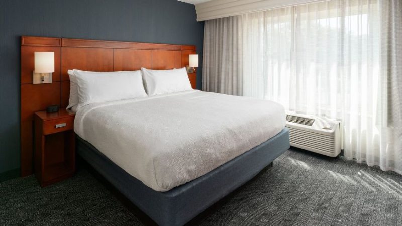 Jacuzzi Suite at Courtyard by Marriott Jacksonville Orange Park