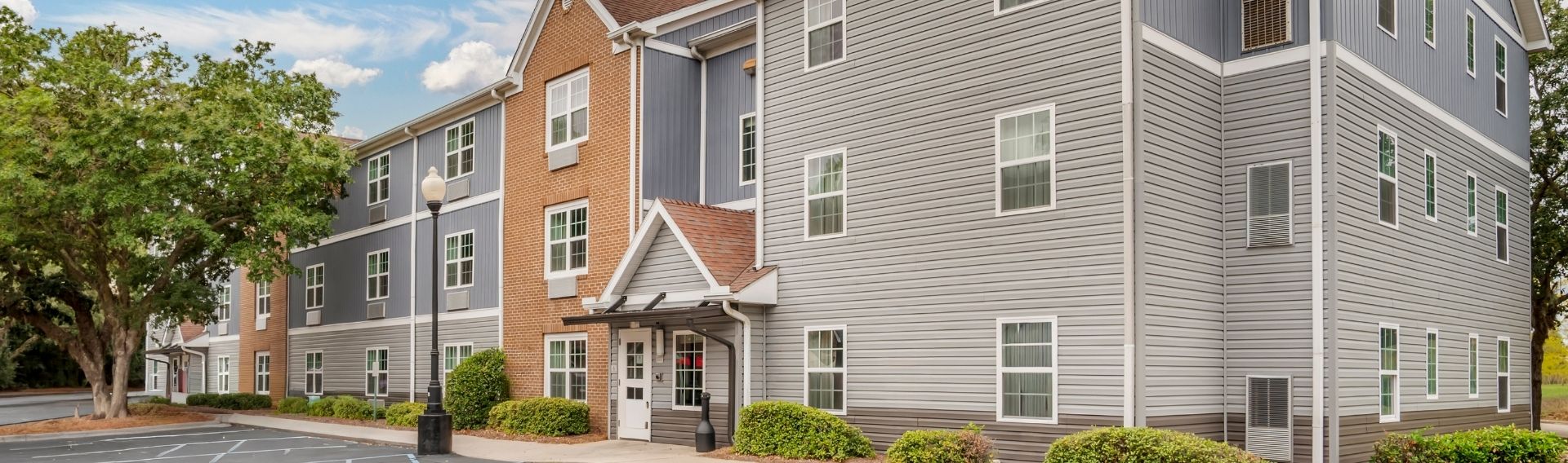 Extended Stay Suite at Alluxsuites at 1876