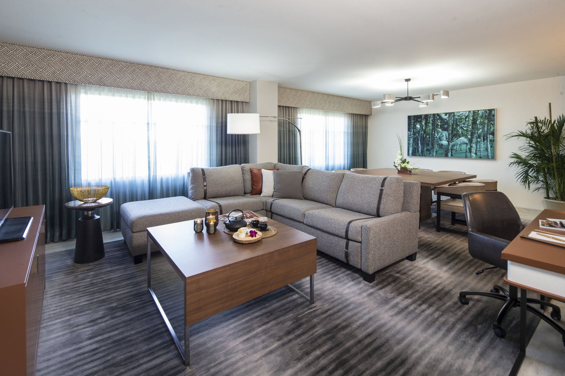 2 Bedroom Hospitality Suite with King and 2 Queen Beds — main photo