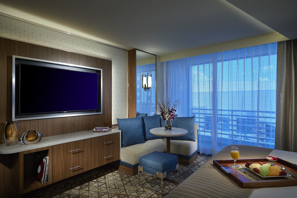 East Tower Deluxe King — photo 2