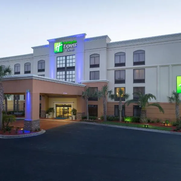 Hot Tub Suite at Holiday Inn Express Hotel & Suites Jacksonville Airport by IHG
