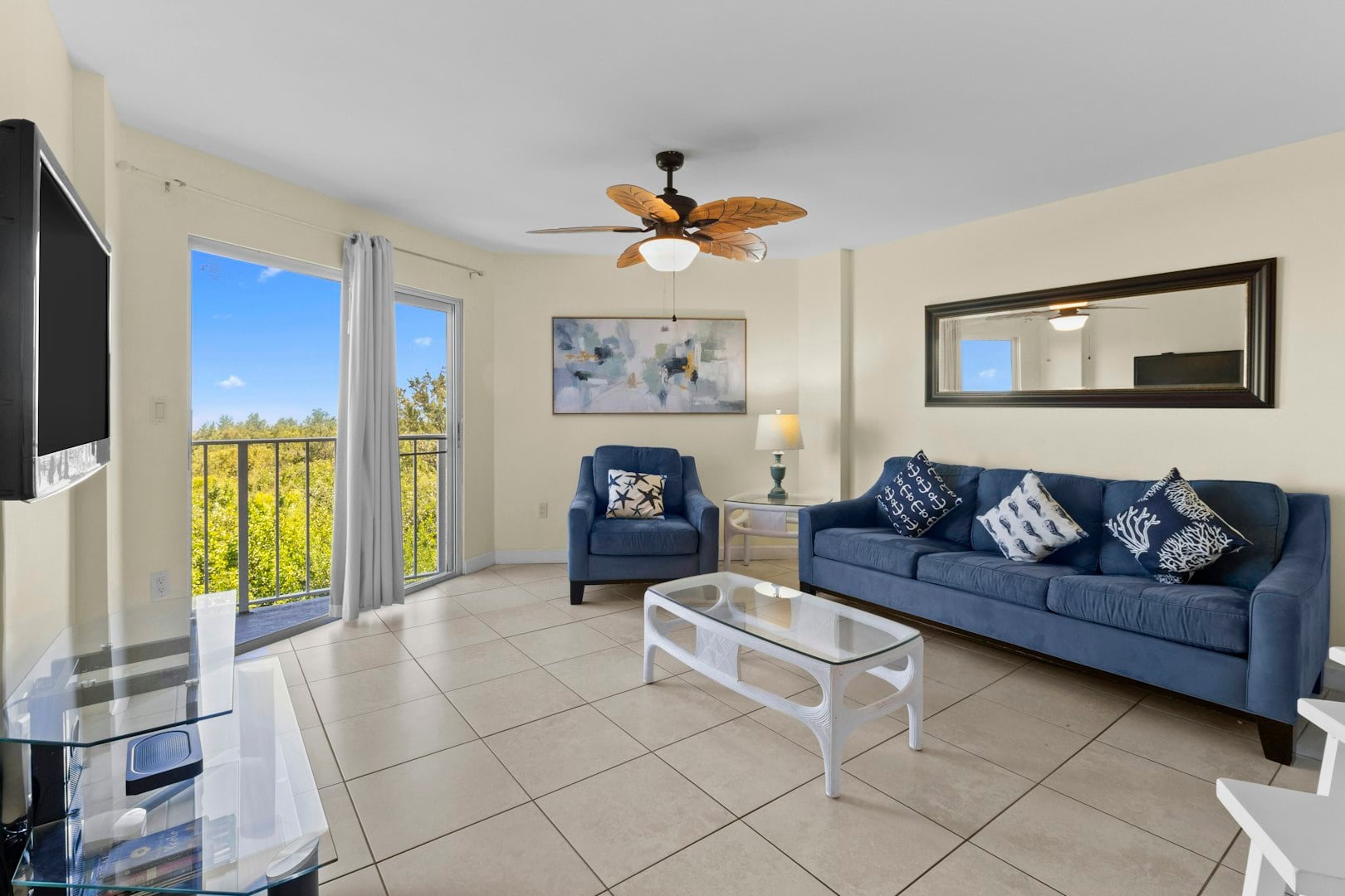 Standard One Bedroom Partial Ocean View Suite at Ocean Pointe Suites at Key Largo