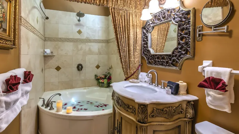 The Floridian Suite at Cedar House Inn