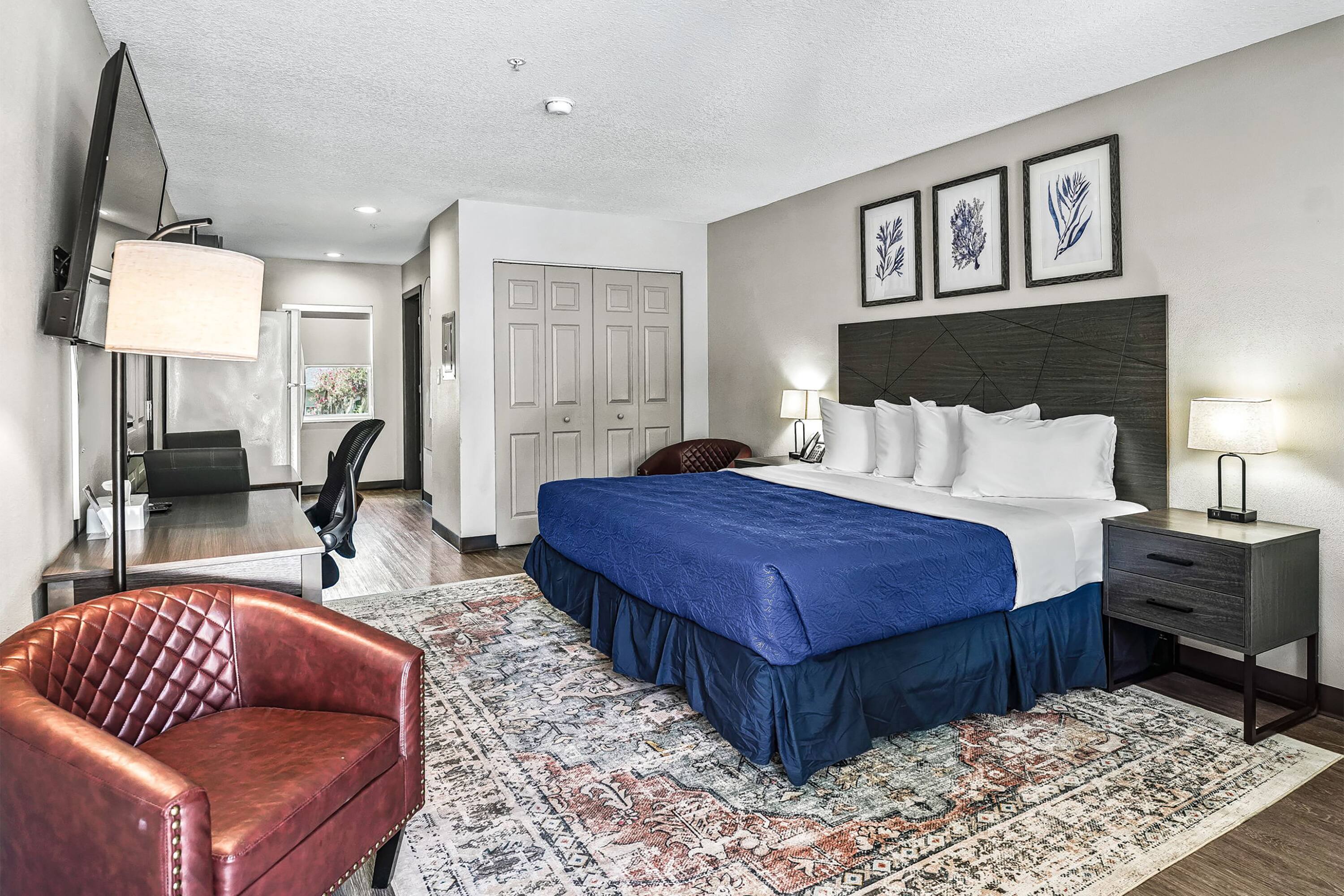King Suite at Baymont by Wyndham Ocala Suites