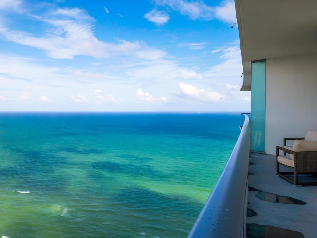 Zen 2-Bedroom Ocean View at Lyfe Resort