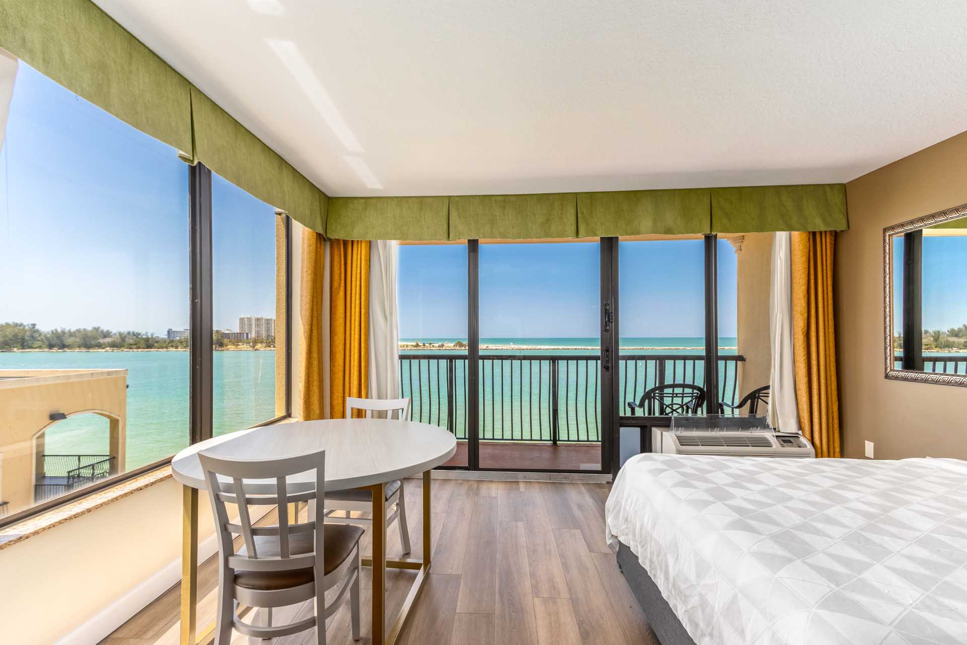 Executive 2 Bedroom Suite at Holiday Inn & Suites Clearwater Beach