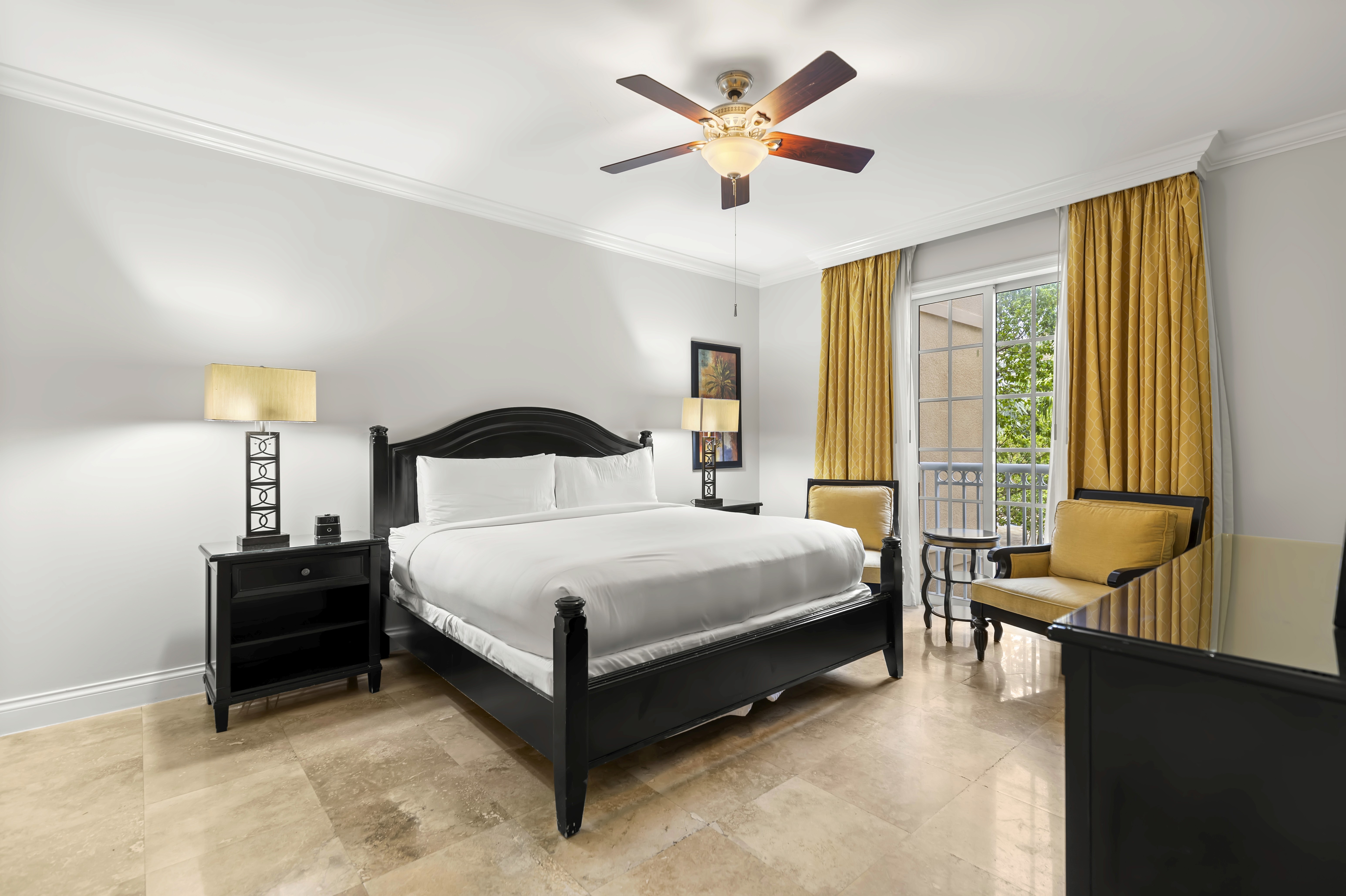 Poolside Suite With Direct Pool Access at Beachside Resort