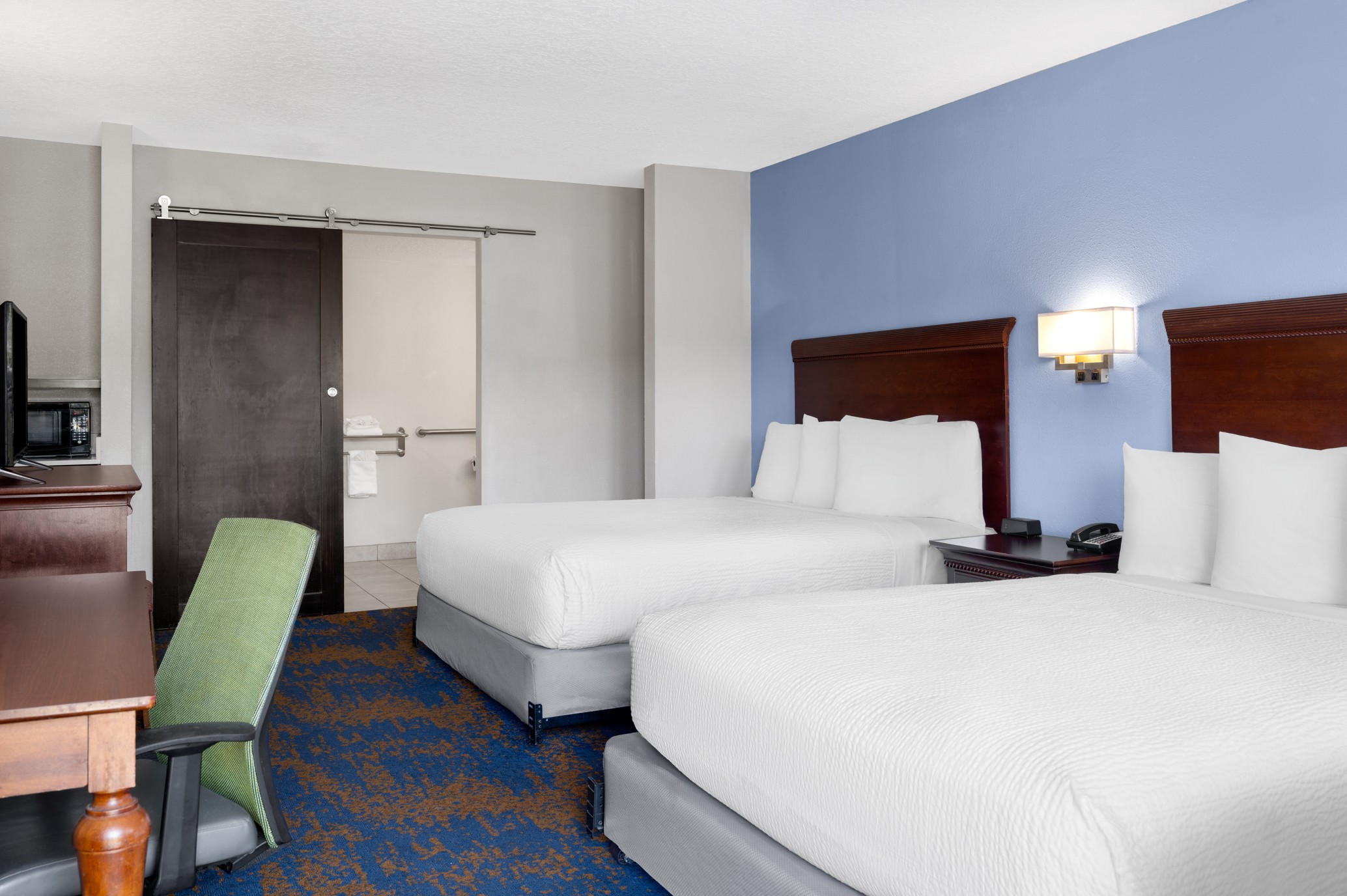 King Suite at Hotel South Tampa & Suites